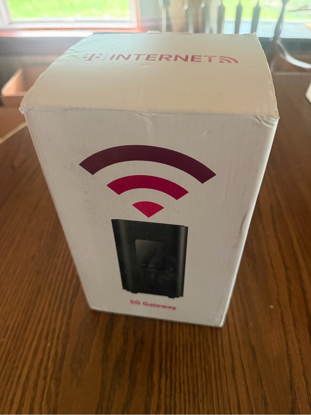 5G Gateway - White Box with Black Device